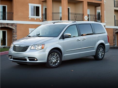 Used 2015 Chrysler Town & Country Touring-L w/ Driver Convenience Group FWD image 1