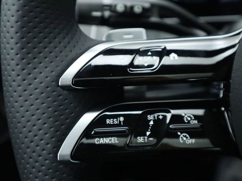 Used 2025 Mercedes-Benz GLC 300 GLC 300 image 11