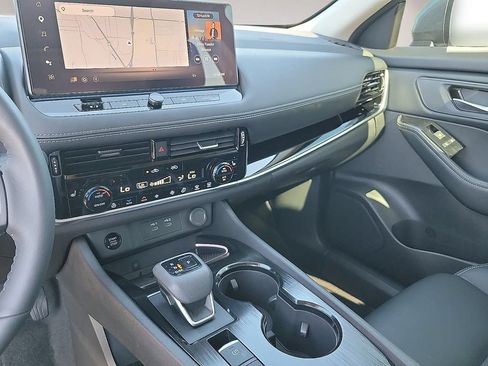 Used 2024 Nissan Rogue SL w/ SL Premium Package FWD image 20