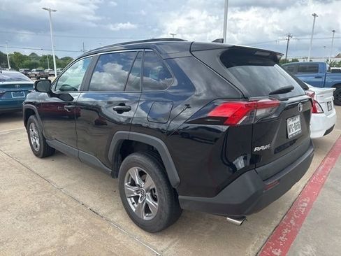 Used 2022 Toyota RAV4 XLE image 6