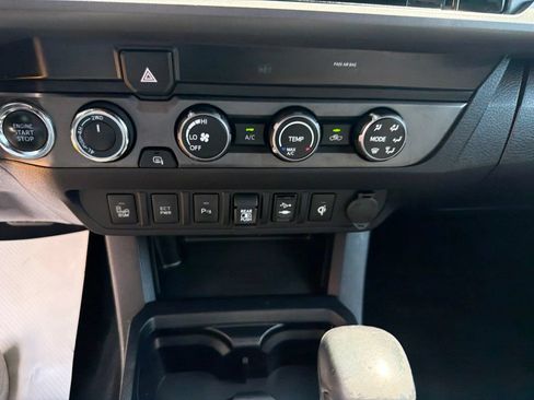 Used 2019 Toyota Tacoma TRD Off-Road w/ Technology Package AWD/4WD image 21