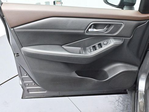 Used 2021 Nissan Rogue SV w/ Premium Package FWD image 11