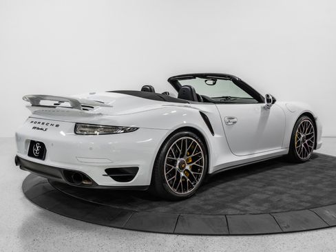 Used 2015 Porsche 911 Turbo S w/ High-end Infotainment Package image 9