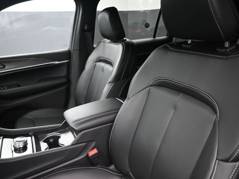 New 2025 Jeep Grand Cherokee L Limited w/ Black Appearance Package image 31