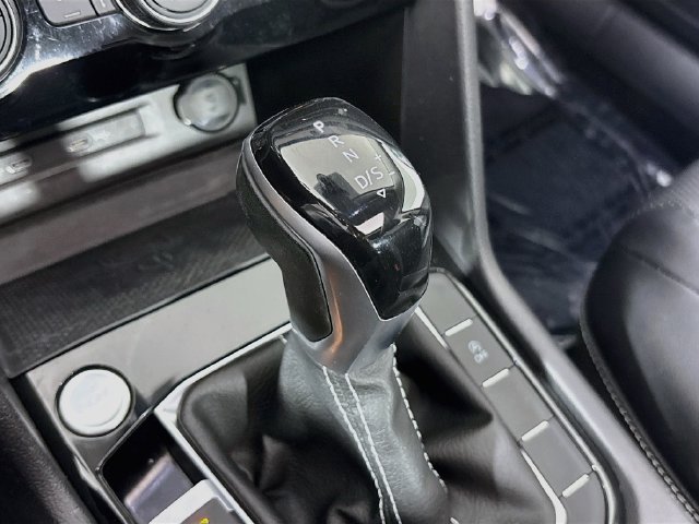 Certified 2023 Volkswagen Taos SEL AWD/4WD image 18