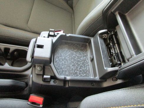 Used 2025 Jeep Wrangler Sport AWD/4WD image 40