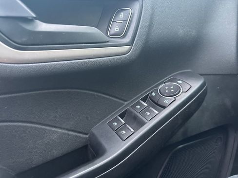 Used 2022 Ford Escape SE image 22