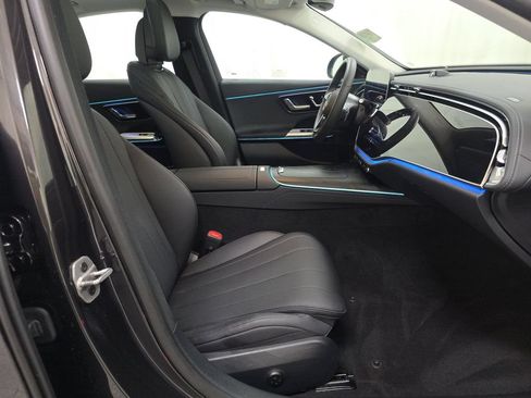Used 2025 Mercedes-Benz E 350 4MATIC Sedan w/ MBUS Superscreen Package image 8