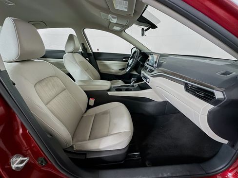 Used 2025 Nissan Altima 2.5 SV image 29
