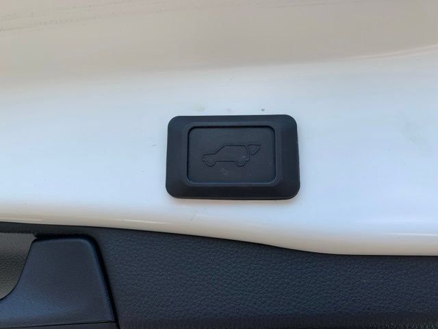 Used 2020 Toyota RAV4 Limited AWD/4WD image 6