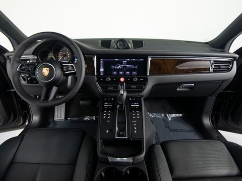 New 2026 Porsche Macan AWD/4WD image 33