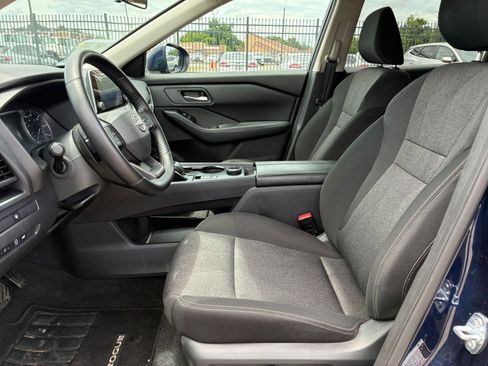 Used 2025 Nissan Rogue SV AWD/4WD image 24
