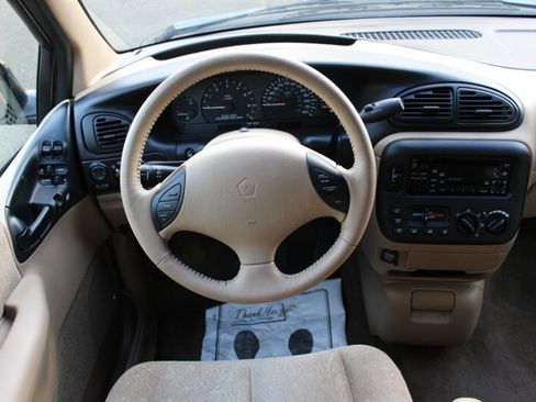 Used 2000 Dodge Grand Caravan ES image 17