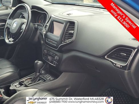 Used 2020 Jeep Cherokee Latitude Plus AWD/4WD image 29