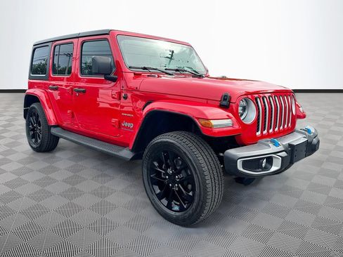 Used 2023 Jeep Wrangler Unlimited Sahara AWD/4WD image 4