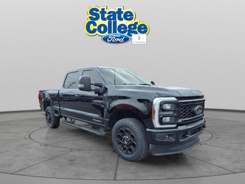Used 2025 Ford F250 Lariat w/ Black Appearance Package image 3