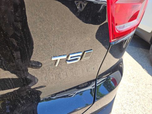 Used 2020 Volvo XC40 T5 Momentum AWD/4WD image 4