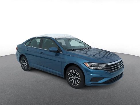 Used 2020 Volkswagen Jetta SE w/ SE Cold Weather Package image 2