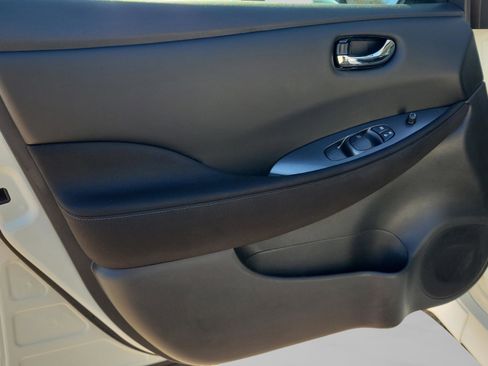 Used 2023 Nissan Leaf S image 17