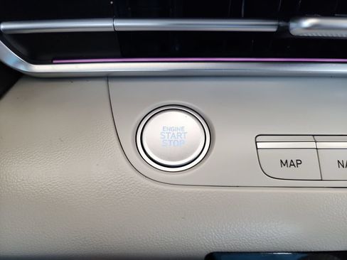 Used 2024 Hyundai Elantra Limited FWD image 24