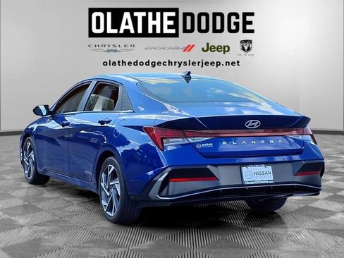 Used 2025 Hyundai Elantra SEL FWD image 3