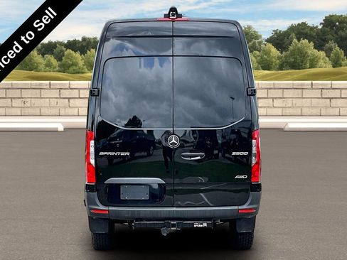 Used 2024 Mercedes-Benz Sprinter 2500 image 4