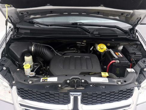 Used 2016 Dodge Grand Caravan SXT FWD image 33
