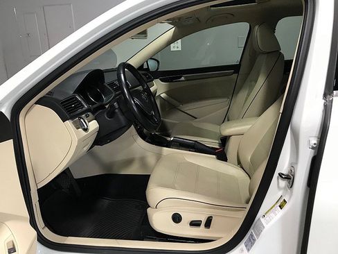Used 2018 Volkswagen Passat 2.0T SE FWD image 10