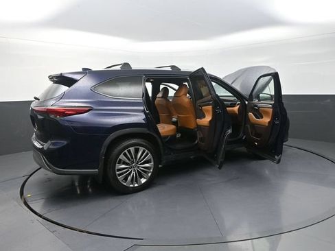 Certified 2020 Toyota Highlander Platinum AWD/4WD image 48