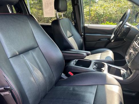 Used 2019 Dodge Grand Caravan GT FWD image 18