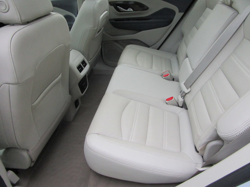 Used 2024 GMC Terrain Denali w/ Denali Premium Package AWD/4WD image 20