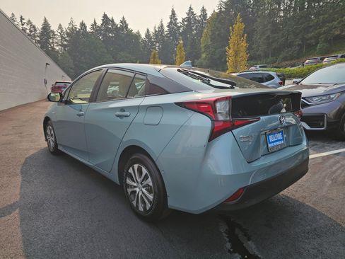 Used 2019 Toyota Prius XLE AWD/4WD image 5