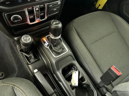 Used 2024 Jeep Wrangler Unlimited image 20