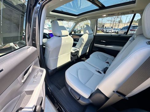 Used 2025 Toyota Grand Highlander AWD Hybrid image 32