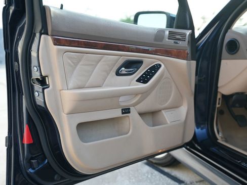Used 1999 BMW 540i Sedan image 28