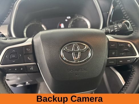 Used 2025 Toyota Highlander XLE AWD/4WD image 14
