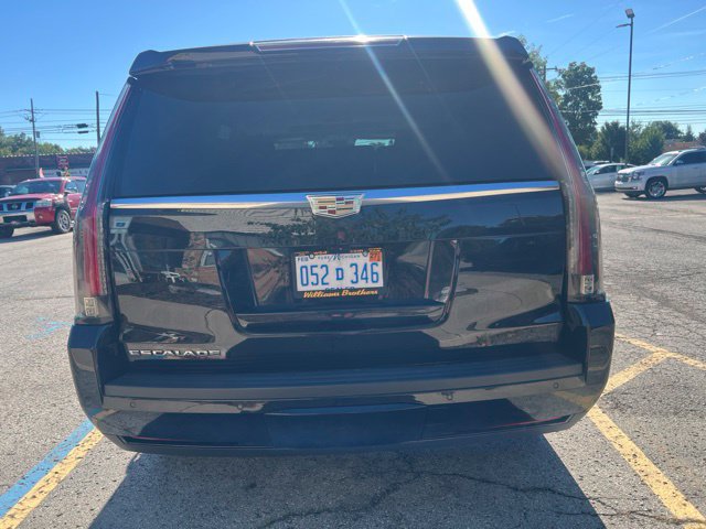 Used 2020 Cadillac Escalade Luxury AWD/4WD image 4