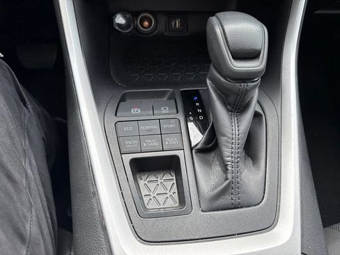 Used 2025 Toyota RAV4 LE AWD/4WD image 22