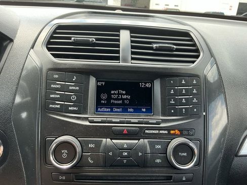 Used 2017 Ford Explorer XLT FWD image 26