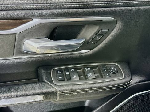 Used 2022 RAM 1500 Laramie AWD/4WD image 18