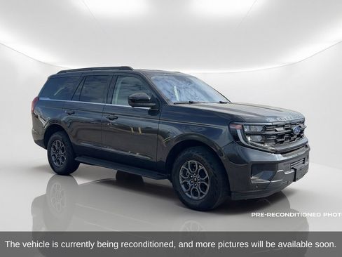 Used 2025 Ford Expedition Active RWD image 3