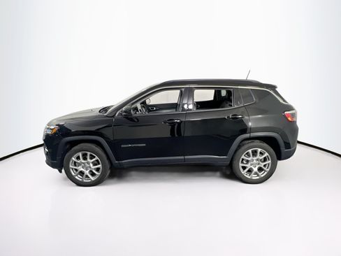 Used 2022 Jeep Compass Latitude AWD/4WD image 8