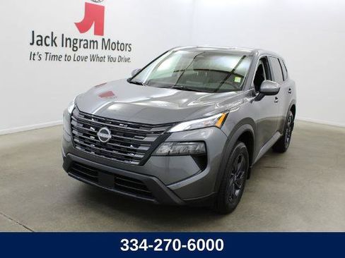 Certified 2026 Nissan Rogue SV FWD image 1