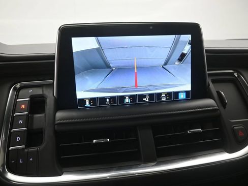 Used 2021 Chevrolet Tahoe LT w/ LT Signature Package RWD image 3