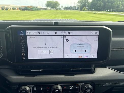 Used 2024 Jeep Wrangler Unlimited Sahara w/ Technology Group AWD/4WD image 24