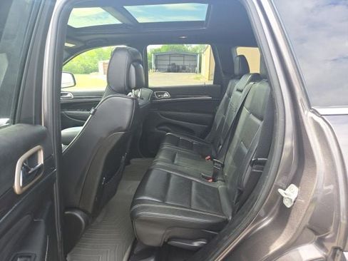 Used 2015 Jeep Grand Cherokee Overland w/ Advanced Technology Group AWD/4WD image 8
