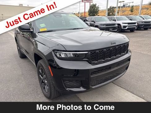 Used 2024 Jeep Grand Cherokee L Altitude AWD/4WD image 8