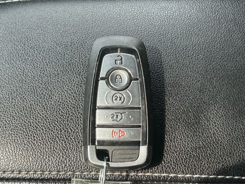 Used 2025 Ford Escape Platinum AWD/4WD image 42