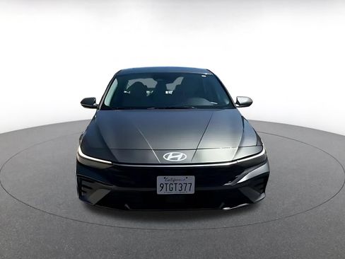 Used 2025 Hyundai Elantra Limited FWD image 4