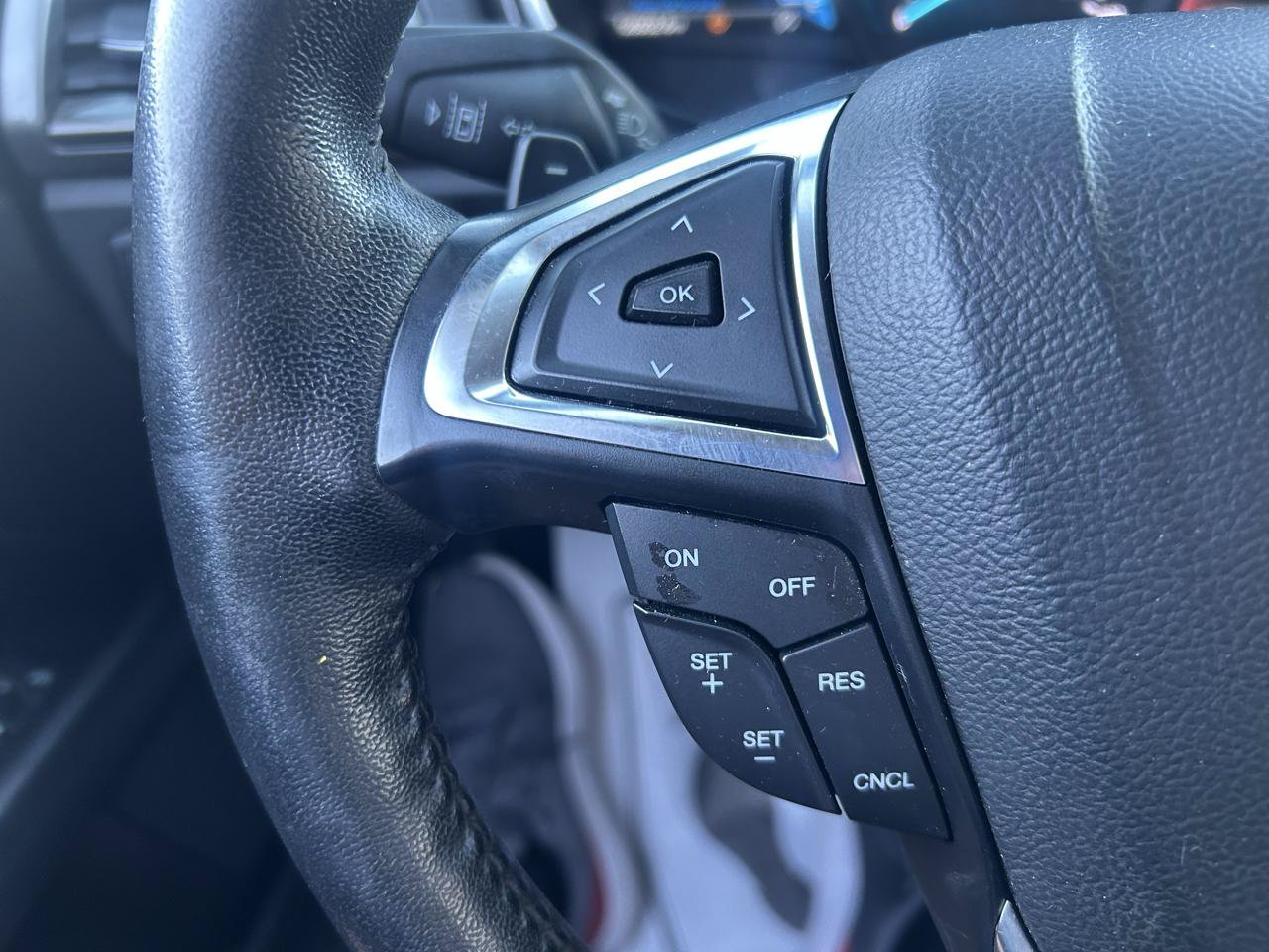 Used 2019 Ford Fusion SEL FWD image 18